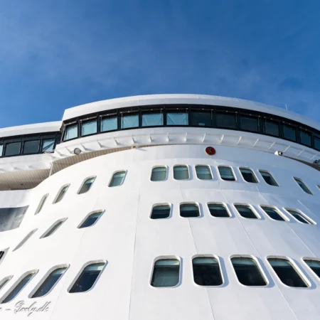 QM2s bro taget fra Observationsdækket (dæk 7) d. 14 december 2023. Foto: Nicolaj D. Jepsen