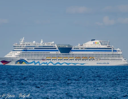 AIDAdiva sydgående i Storebælt i dag d. 26. april 2025. Foto: Nicolaj D. Jepsen