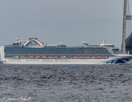 Emerald Princess nordgående i Storebælt d. 19. maj 2025. Foto: Nicolaj D. Jepsen