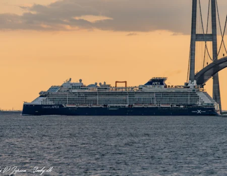 Celebrity Apex sydgående i Storebælt d. 28. maj 2025. Foto: Nicolaj D. Jepsen