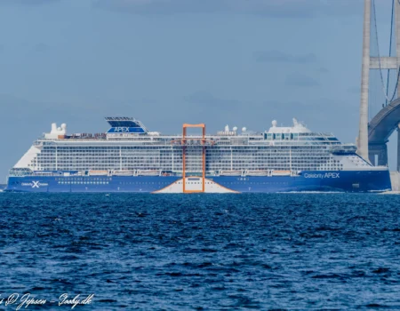 Celebrity Apex nordgående i Storebælt d. 3. juni 2025. Foto: Nicolaj D. Jepsen