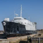 Broen på sin plads i forårssolen