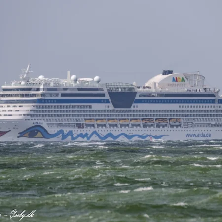 AIDAdiva sydgående i Storebælt d. 6. april 2026. Foto: Nicolaj D. Jepsen