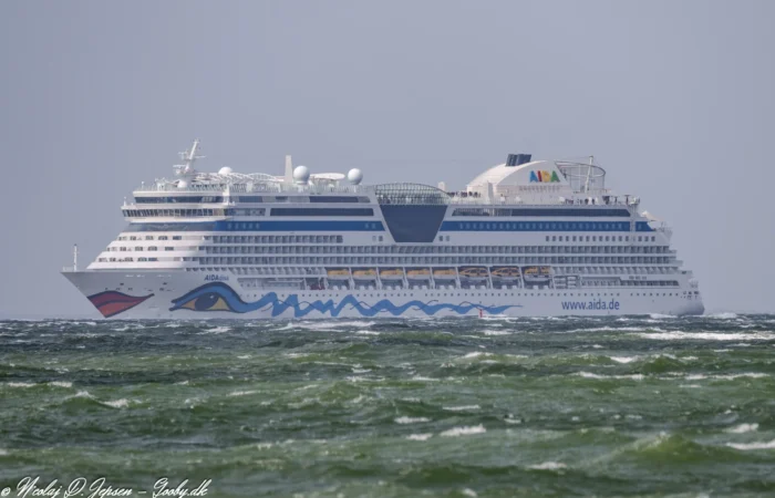 AIDAdiva sydgående i Storebælt d. 6. april 2026. Foto: Nicolaj D. Jepsen